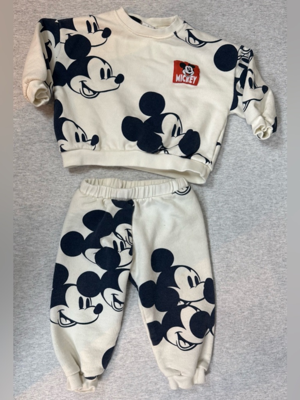Zara x Disney Mickey Mouse Sweat Set - 2T - Picture 2 of 9